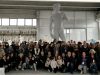 I-partecipanti-alla-casa-d-arte-a-Carrara-con-una-copia-del-David-di-Michelangelo